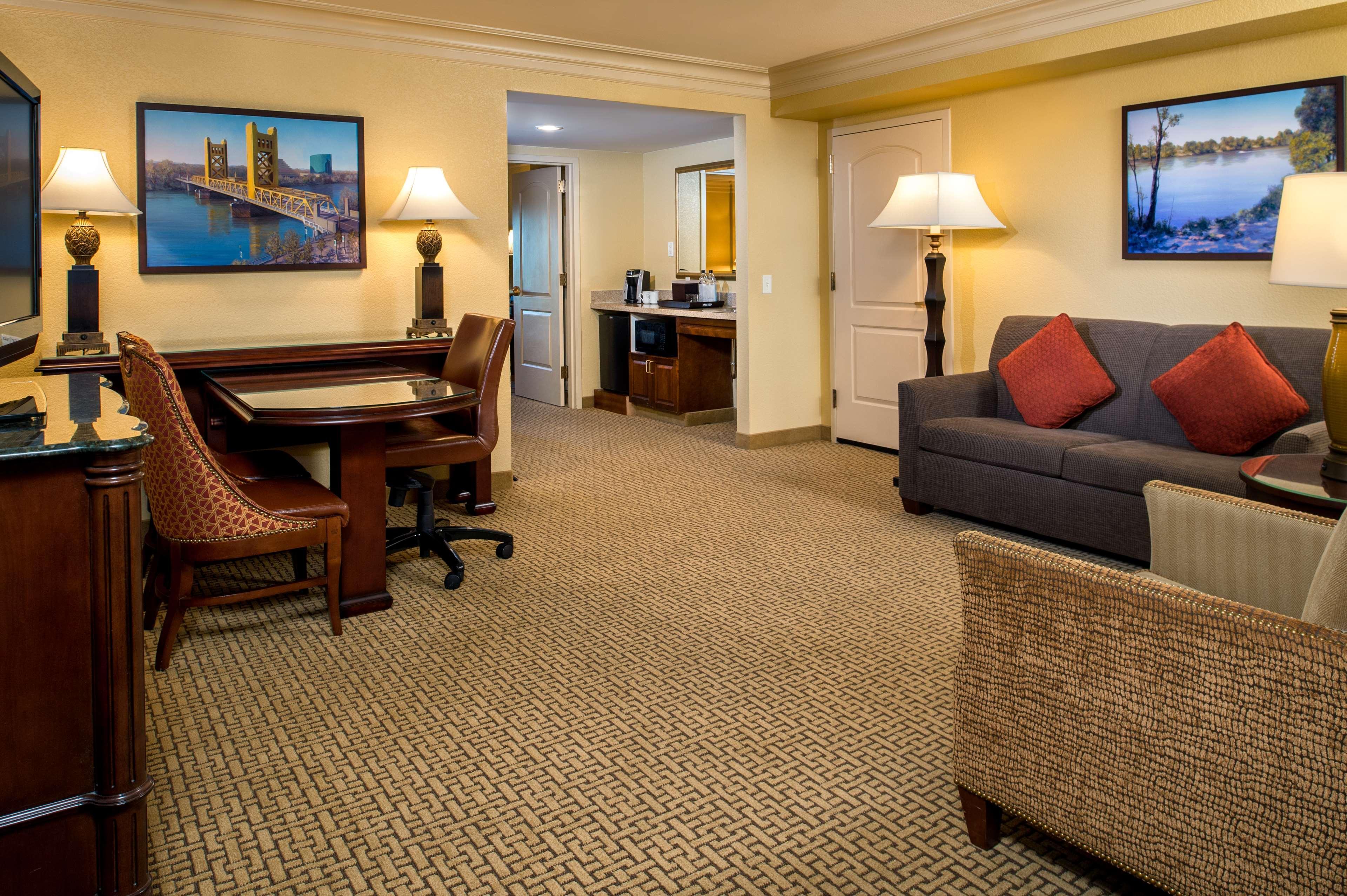 Embassy Suites By Hilton Sacramento Riverfront Promenade Екстериор снимка