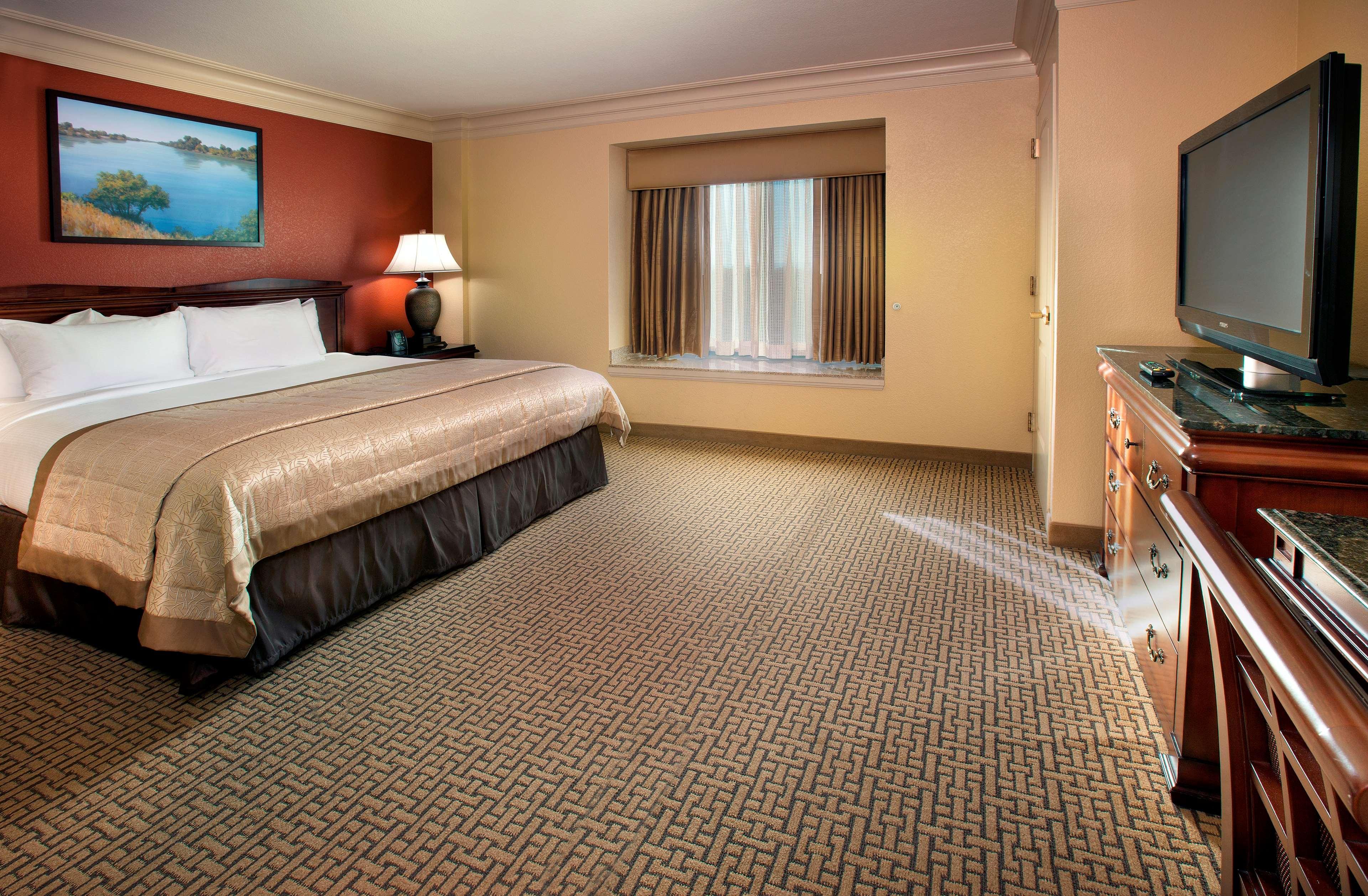 Embassy Suites By Hilton Sacramento Riverfront Promenade Стая снимка