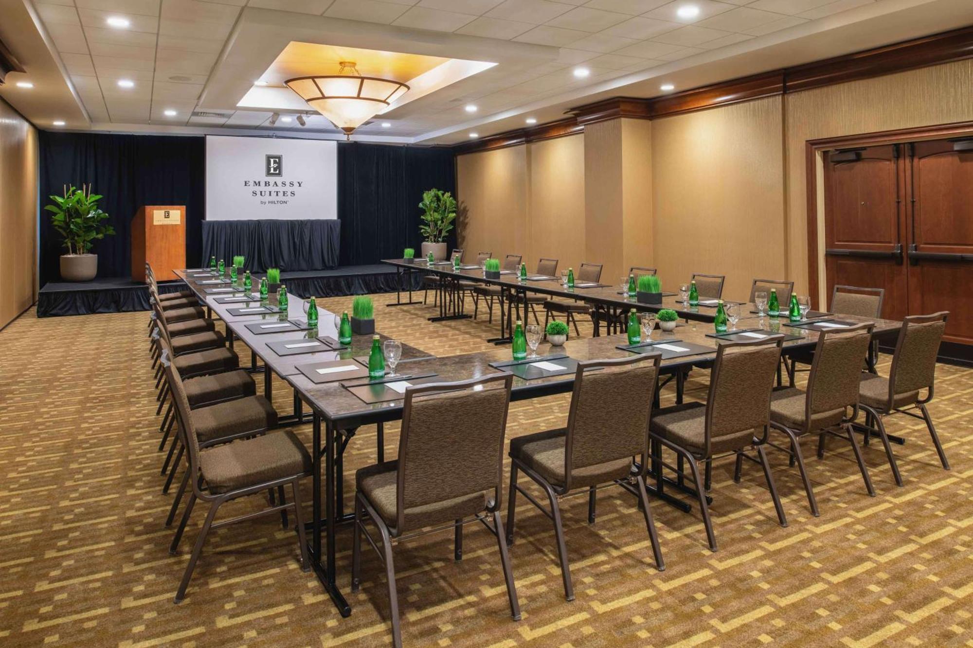 Embassy Suites By Hilton Sacramento Riverfront Promenade Екстериор снимка