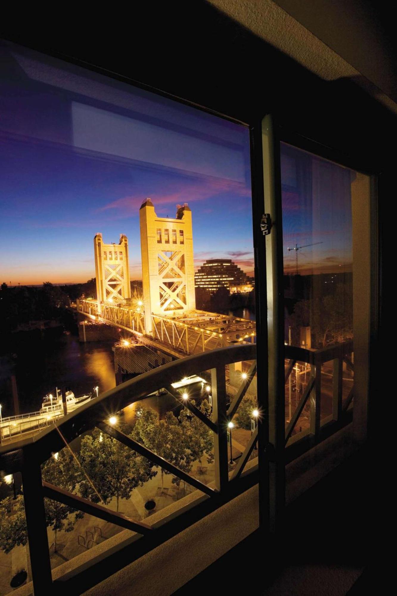 Embassy Suites By Hilton Sacramento Riverfront Promenade Екстериор снимка