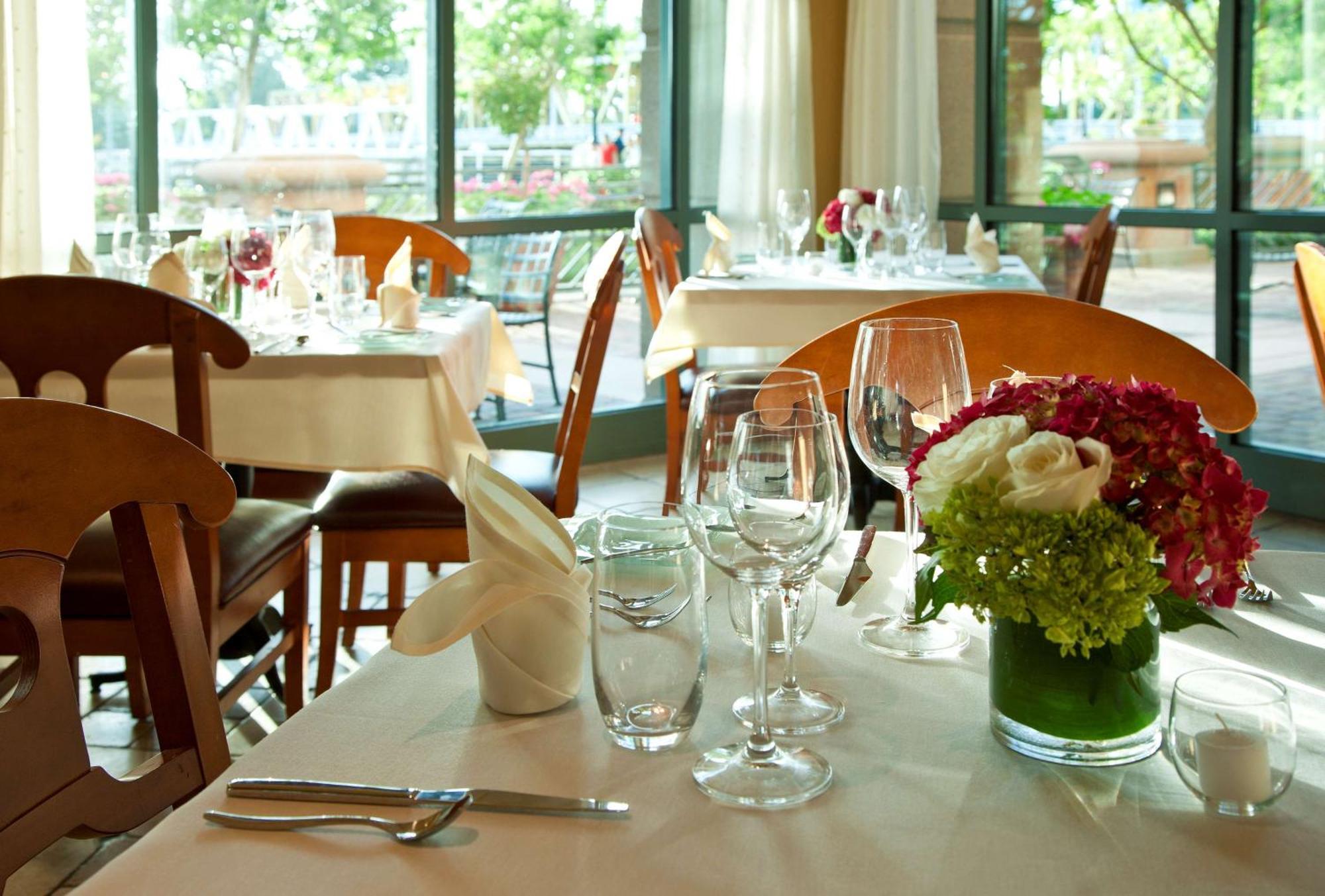Embassy Suites By Hilton Sacramento Riverfront Promenade Екстериор снимка