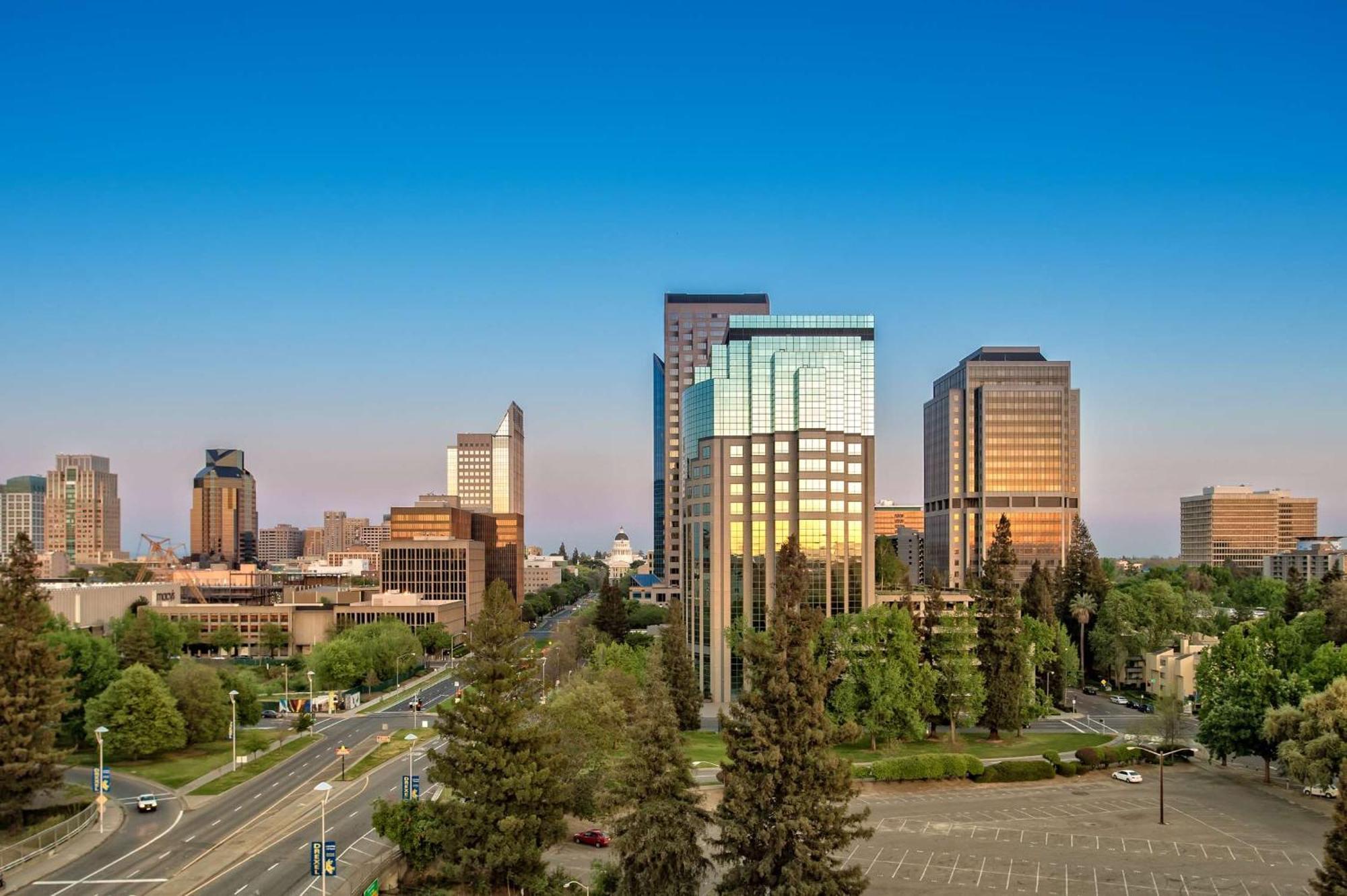 Embassy Suites By Hilton Sacramento Riverfront Promenade Екстериор снимка